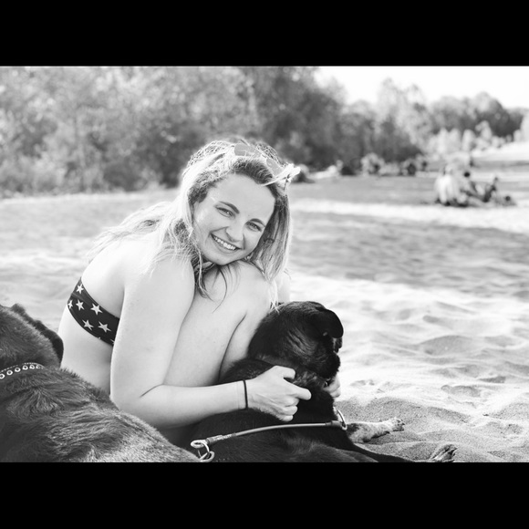 Meet your Posher, Amy - Picture 1 of 6